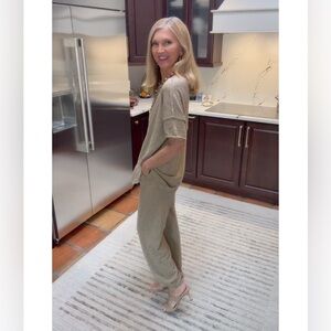 NWT 2PC BEIGE RAW EDGE SWEATER PANT SET-S